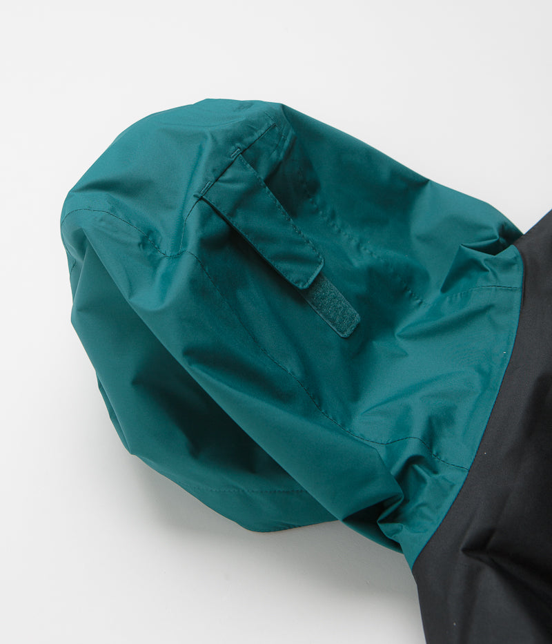 Columbia Inner Limits III Jacket in River Blue and Black / Dark Stone