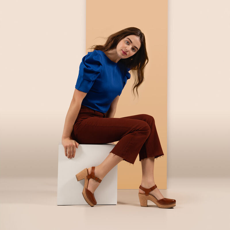 Finley Closed Toe Heel #color_cognac