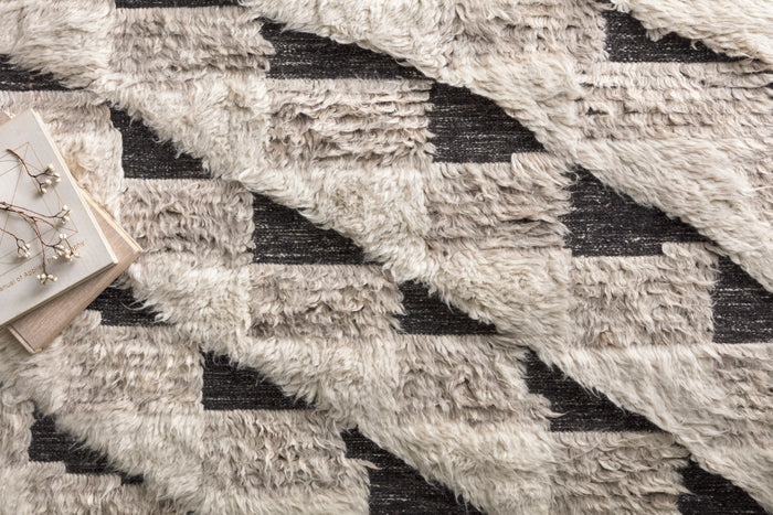 Loloi Khalid Natural / Black Rug - Chapin Furniture