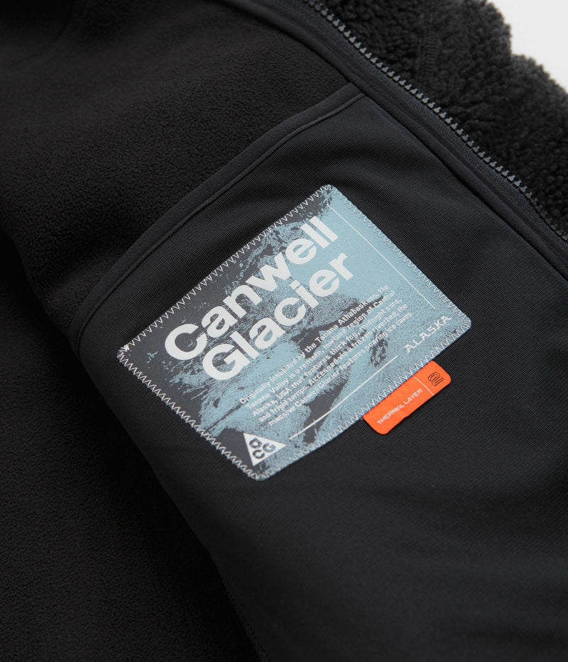 Nike ACG Canwell Glacier Fleece in Black and Black / Summit White