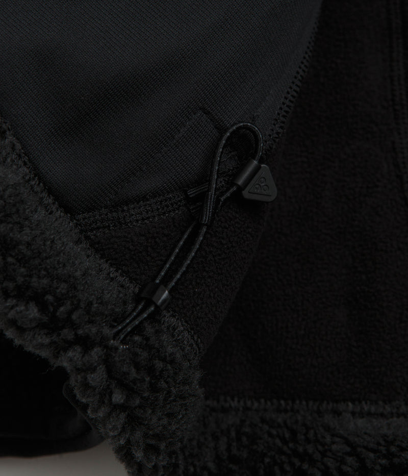 Nike ACG Canwell Glacier Fleece in Black and Black / Summit White