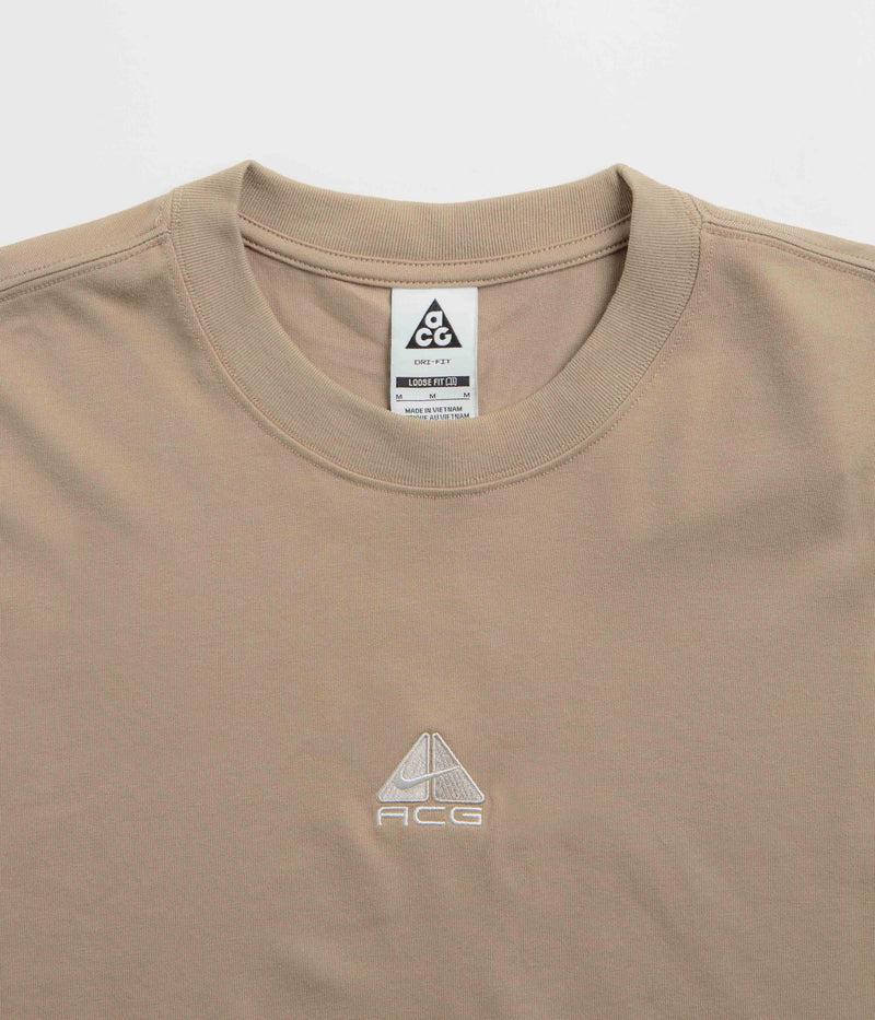 Nike ACG Lungs Long Sleeve T-Shirt in Khaki
