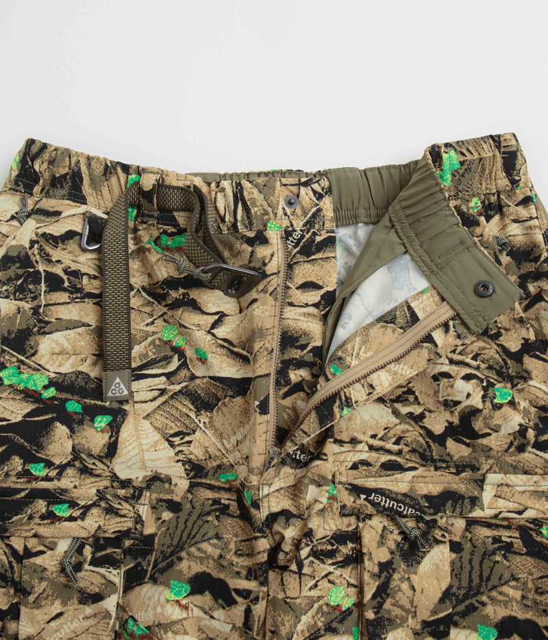 Nike ACG Smith Summit Cargo Pants in Parachute Beige and Sequoia / Summit White