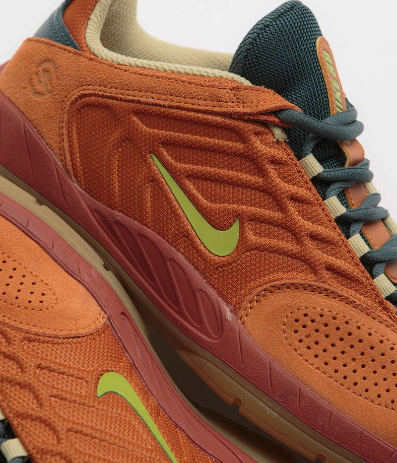 Nike SB Vertebrae TE Shoes in Dark Russet and Pear and Desert Orange
