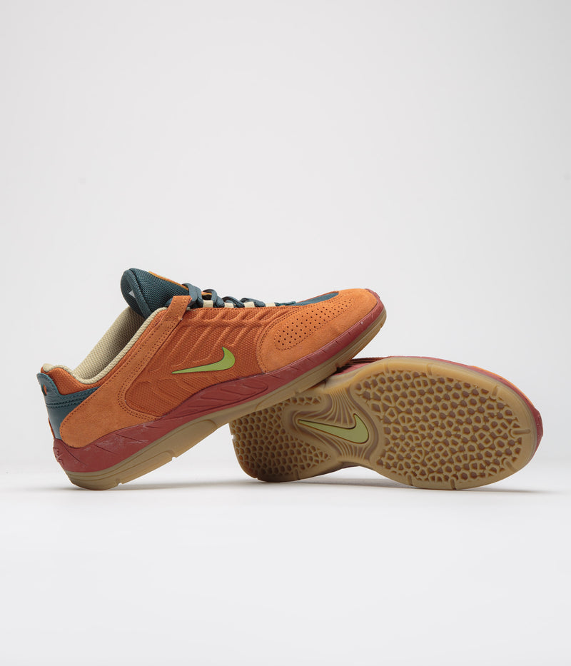 Nike SB Vertebrae TE Shoes in Dark Russet and Pear and Desert Orange