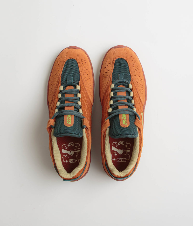 Nike SB Vertebrae TE Shoes in Dark Russet and Pear and Desert Orange