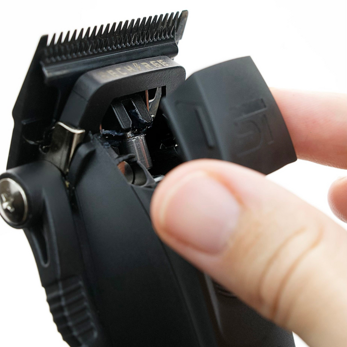 Supreme Trimmer Recharge Clipper Precision DLC Blade Close Up